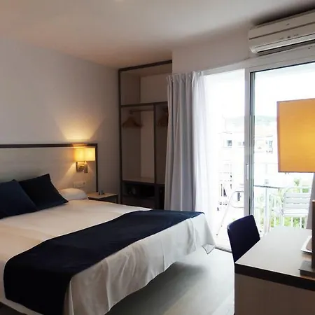 Parrots 3* シッチェス