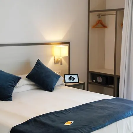 Parrots 3* シッチェス