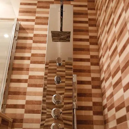 Parrots ホテル シッチェス