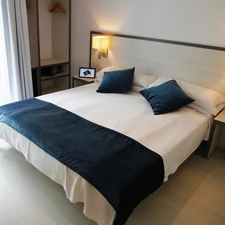 ホテル Parrots 3*