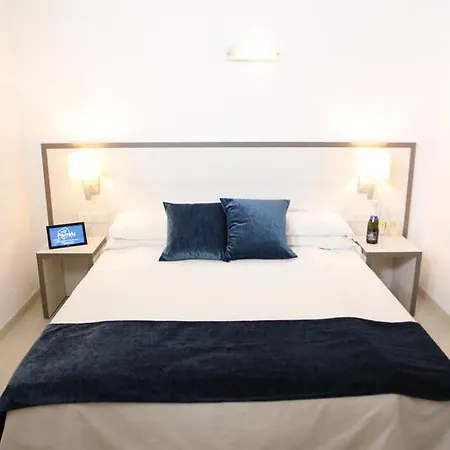 ホテル Parrots 3*