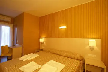 Parrots 3* シッチェス