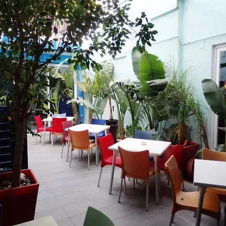 ホテル Parrots 3*