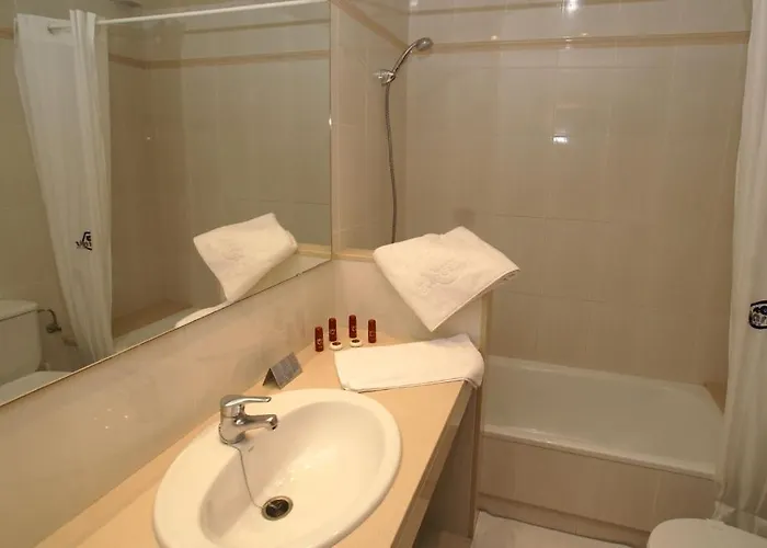 Szálloda Parrots 3*