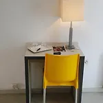Готель Parrots Сіджас