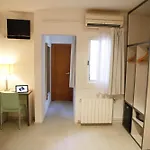 Готель Parrots Сіджас