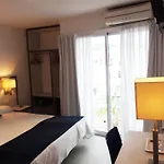 Parrots 3* Сіджас