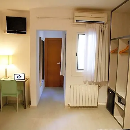 Parrots Hotel