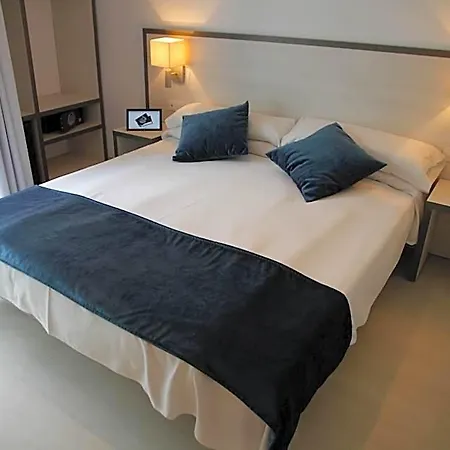 Hotel Parrots 3*