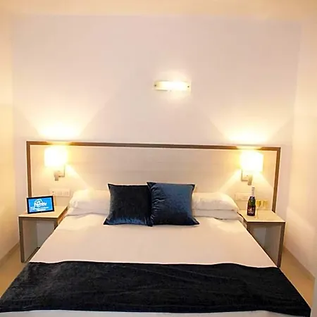 Hotel Parrots 3*