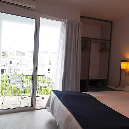 Parrots Hotel 3*
