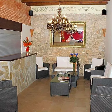 Parrots Hotel Sitges