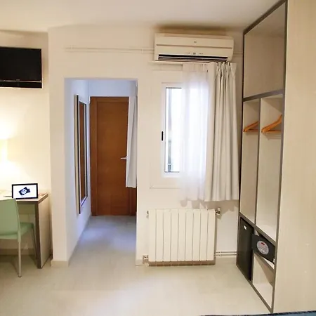 Parrots Hotel