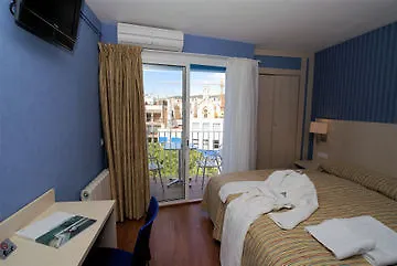 Parrots Hotell 3*