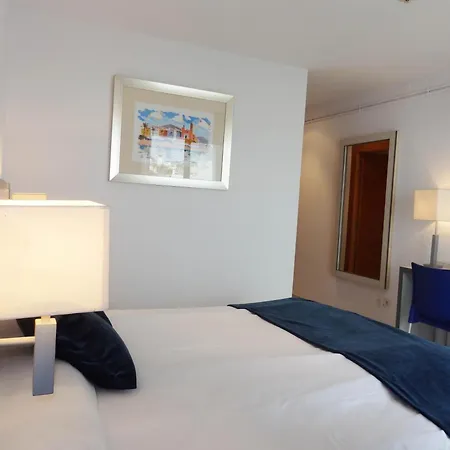 Szálloda Parrots 3*