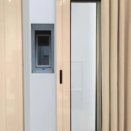 锡切斯鹦鹉酒店 3* 锡切斯