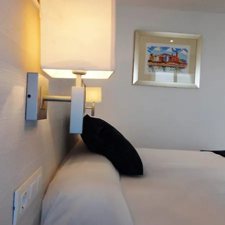 Parrots Hotell