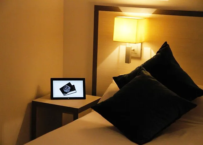 Parrots Szálloda 3*